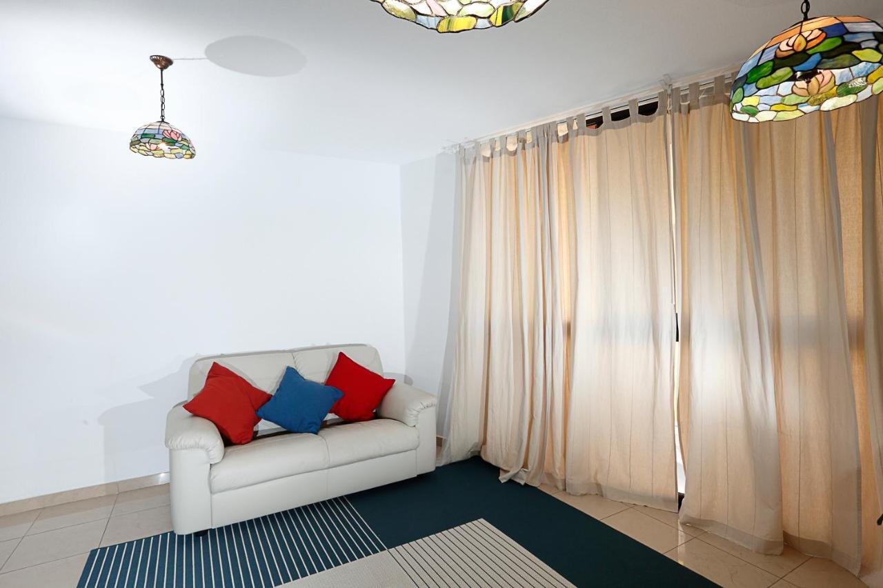 Apartamento Frente Al Puerto De Candelaria A 20 Metros De La Playa. Buitenkant foto